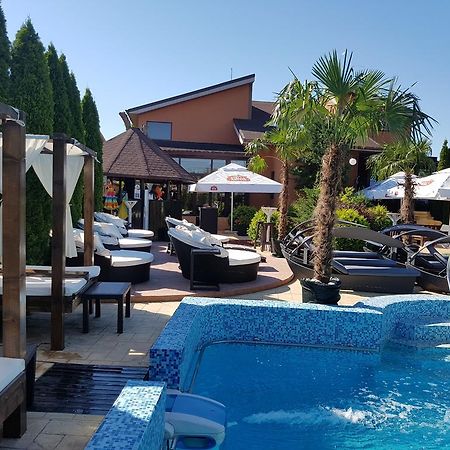 Rixo'S Guesthouse Circea Экстерьер фото