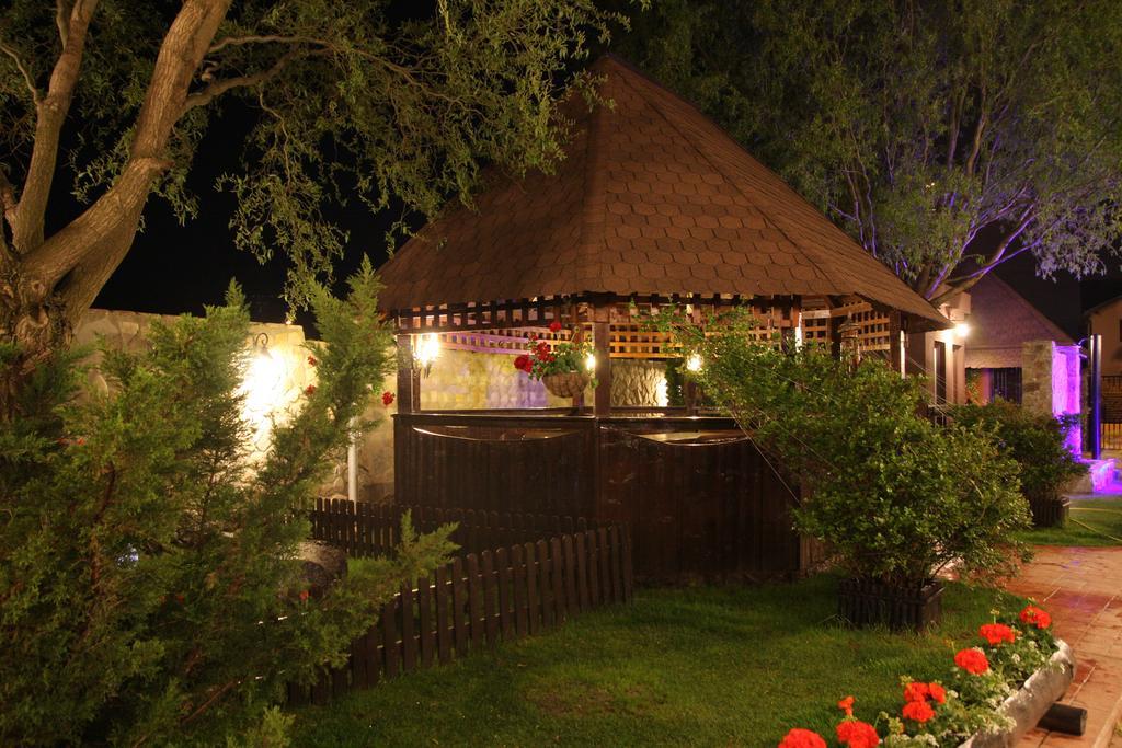 Rixo'S Guesthouse Circea Экстерьер фото