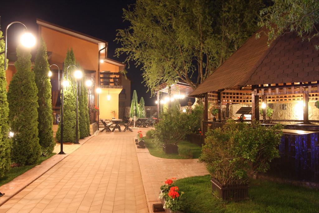 Rixo'S Guesthouse Circea Экстерьер фото