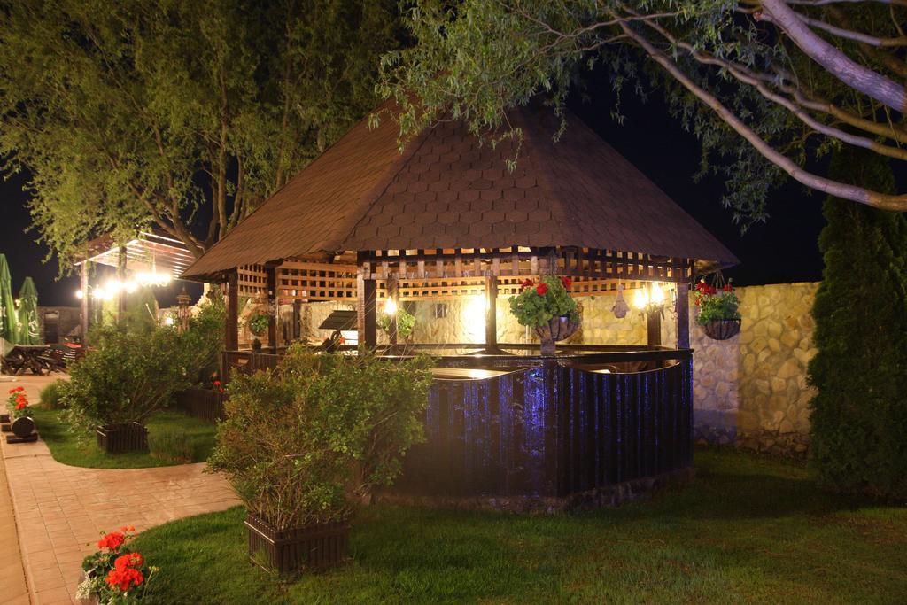 Rixo'S Guesthouse Circea Экстерьер фото