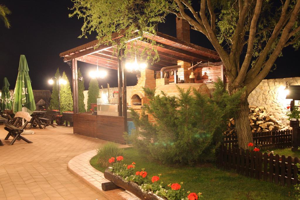 Rixo'S Guesthouse Circea Экстерьер фото