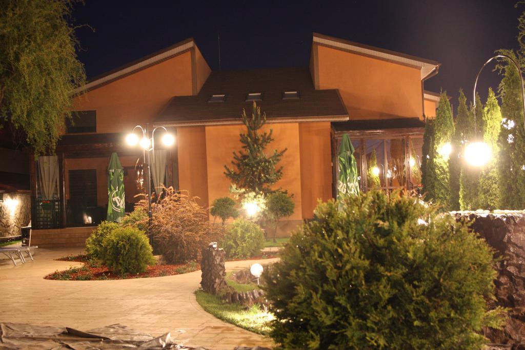 Rixo'S Guesthouse Circea Экстерьер фото