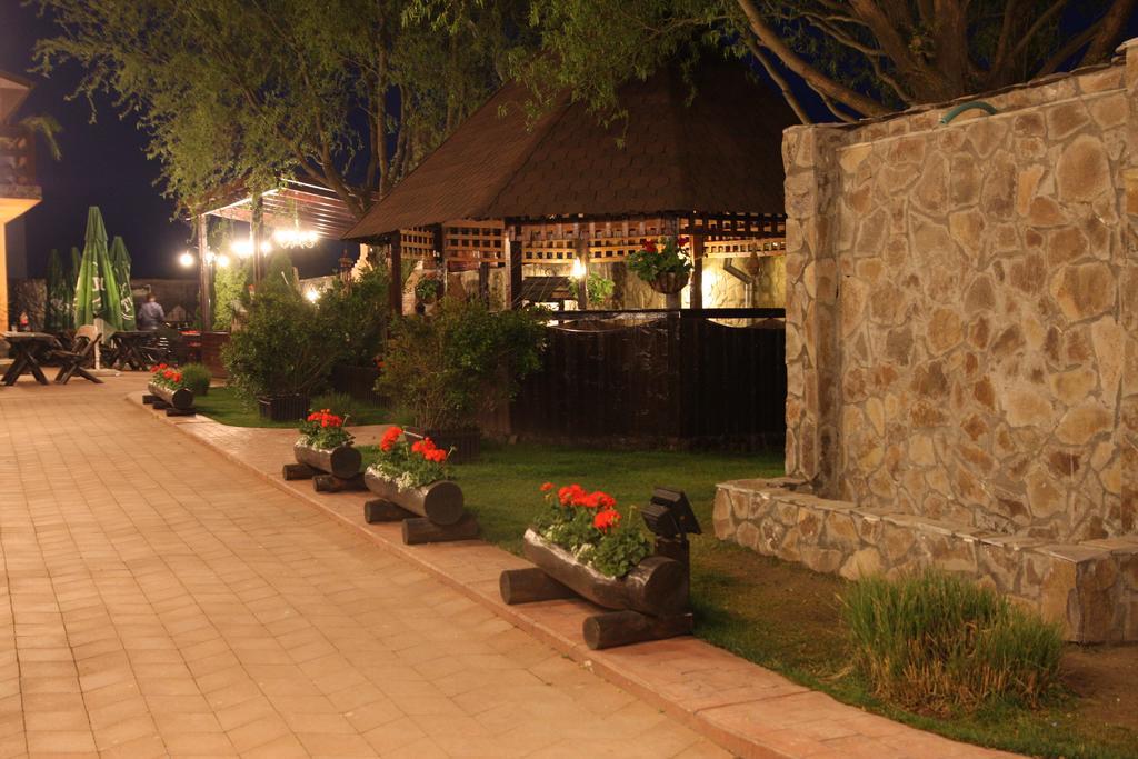 Rixo'S Guesthouse Circea Экстерьер фото
