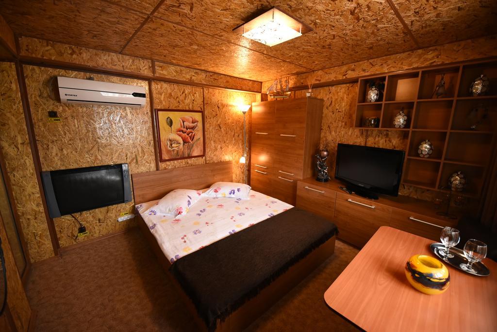Rixo'S Guesthouse Circea Экстерьер фото