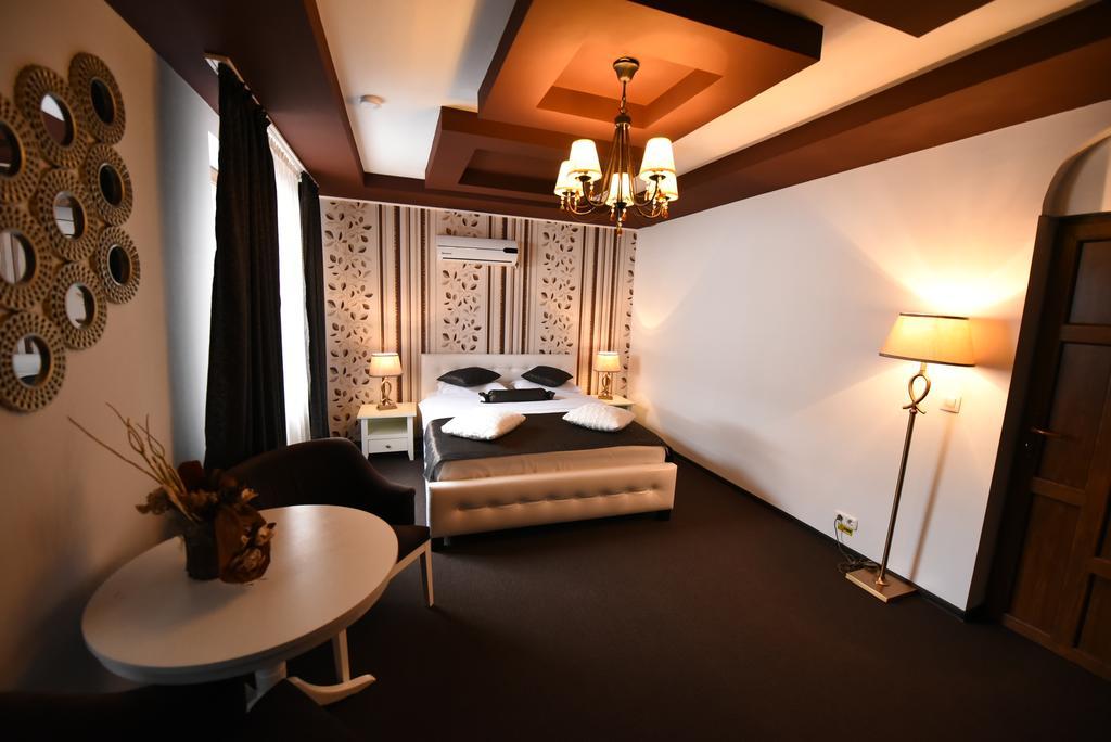 Rixo'S Guesthouse Circea Экстерьер фото