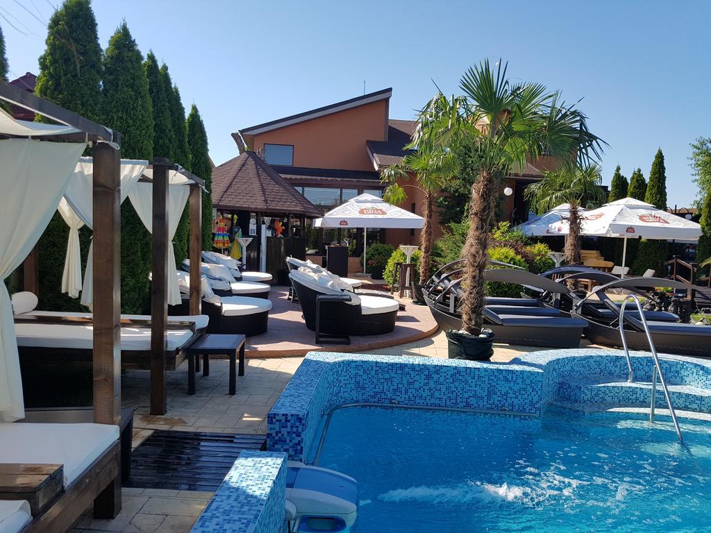 Rixo'S Guesthouse Circea Экстерьер фото